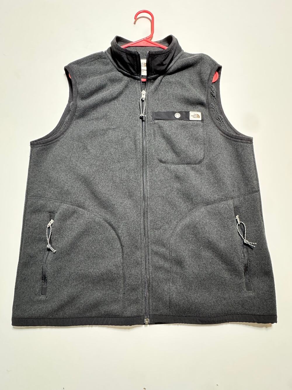 The North Face Mens Hommes Dark Gray
fleece Zip up Vest Size Large.